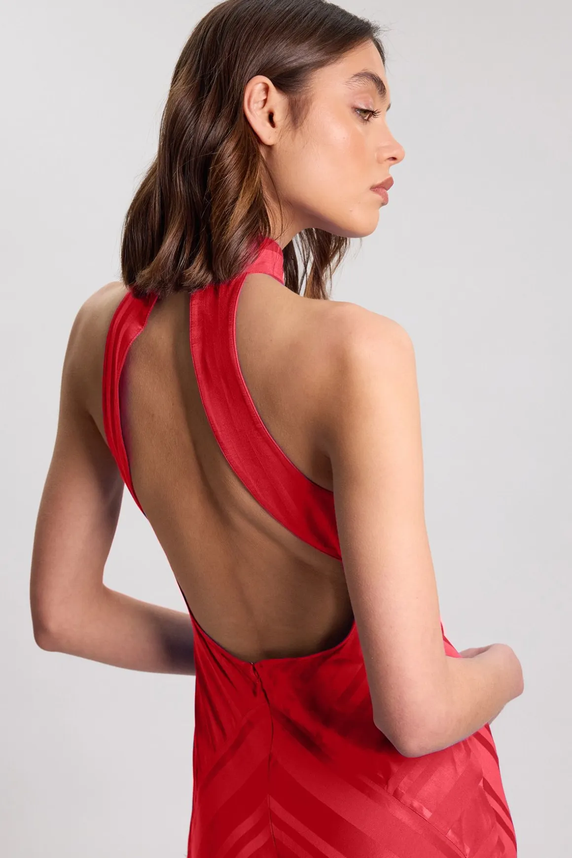 Robe Longue Fluide À Encolure Dos-nu Avec Détail De Tissu Rayé