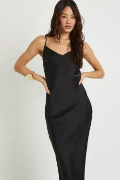 boohoo Robe Longue Fourreau En Satin À Bretelles Pour Grande Taille<Femme Satin Et Dentelle|Robes