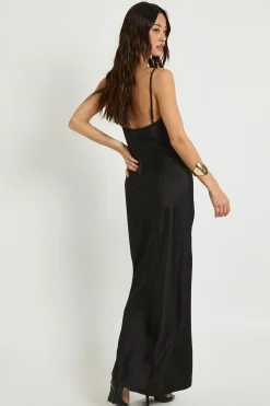 boohoo Robe Longue Fourreau En Satin À Bretelles Pour Grande Taille<Femme Satin Et Dentelle|Robes