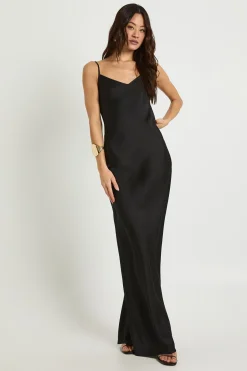 boohoo Robe Longue Fourreau En Satin À Bretelles Pour Grande Taille<Femme Satin Et Dentelle|Robes