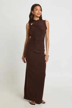 Robe Longue Froncée À Détail De Garniture Soyeuse
