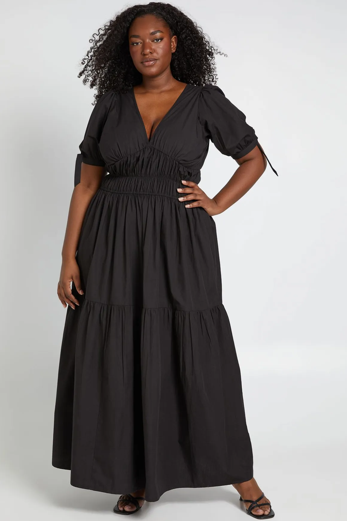 Robe Longue Grande Taille À Encolure En V Et Manches Bouffantes