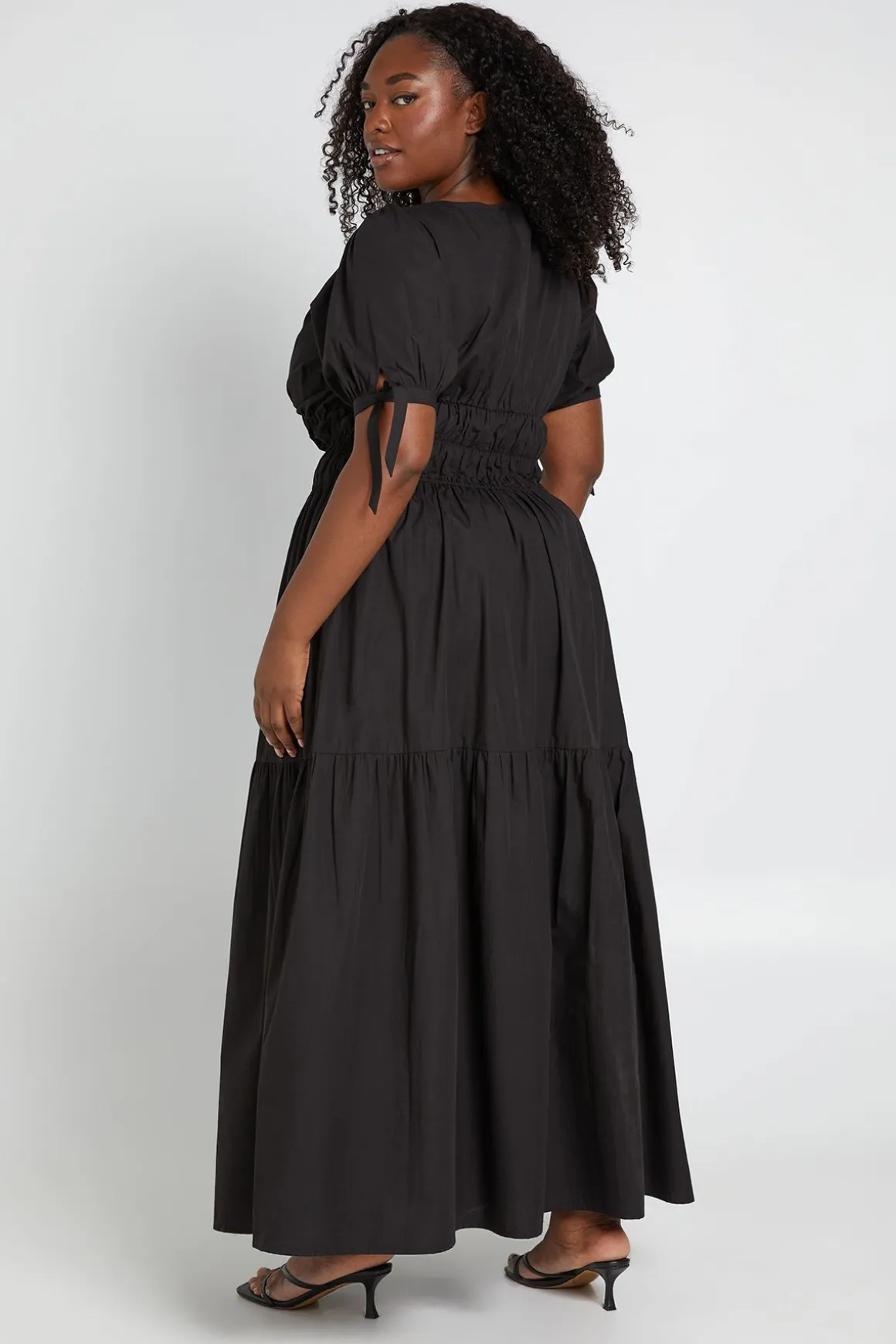 Robe Longue Grande Taille À Encolure En V Et Manches Bouffantes