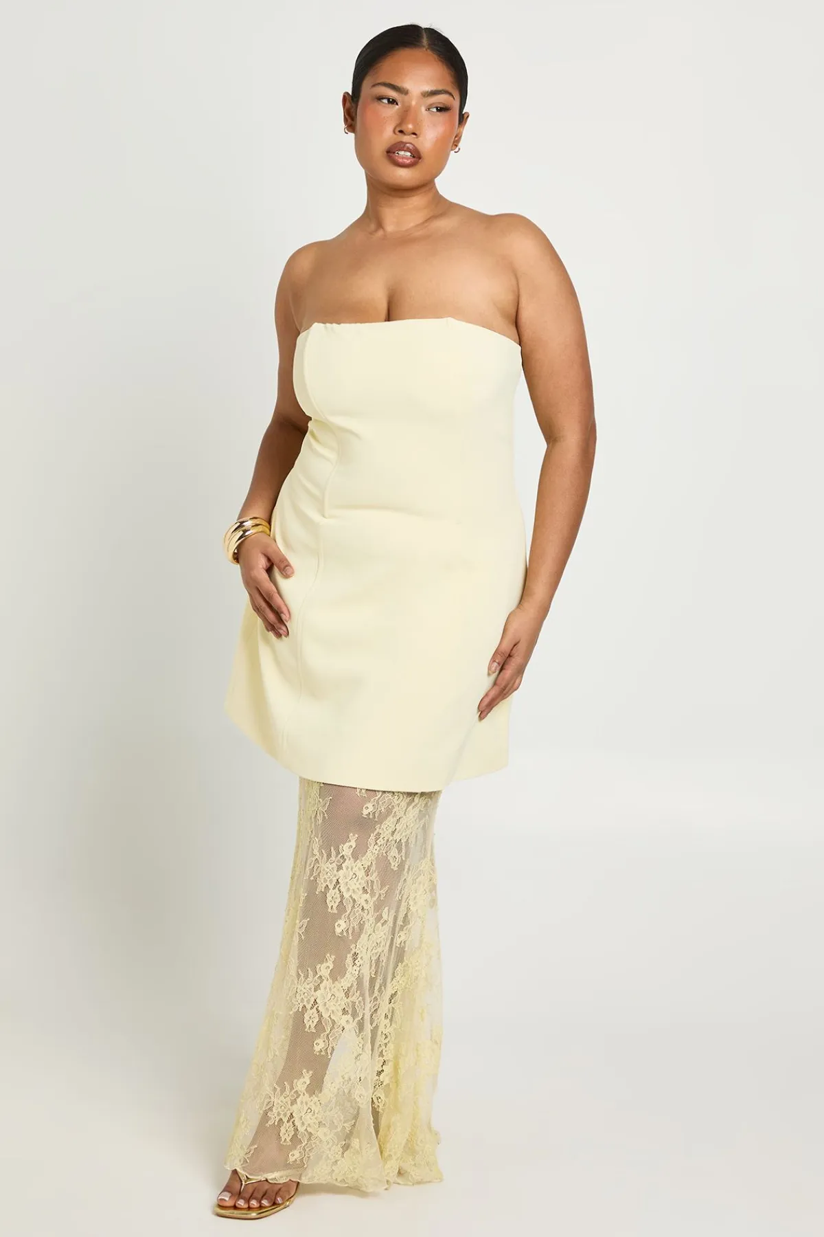 boohoo Robe Longue Grande Taille En Dentelle Structurée<Femme Satin Et Dentelle|Robes Bal De Promo