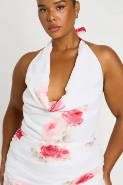 boohoo Robe Longue Grande Taille En Mousseline À Col Licou Et Détails Froncés<Femme Toutes Les Robes|Robes