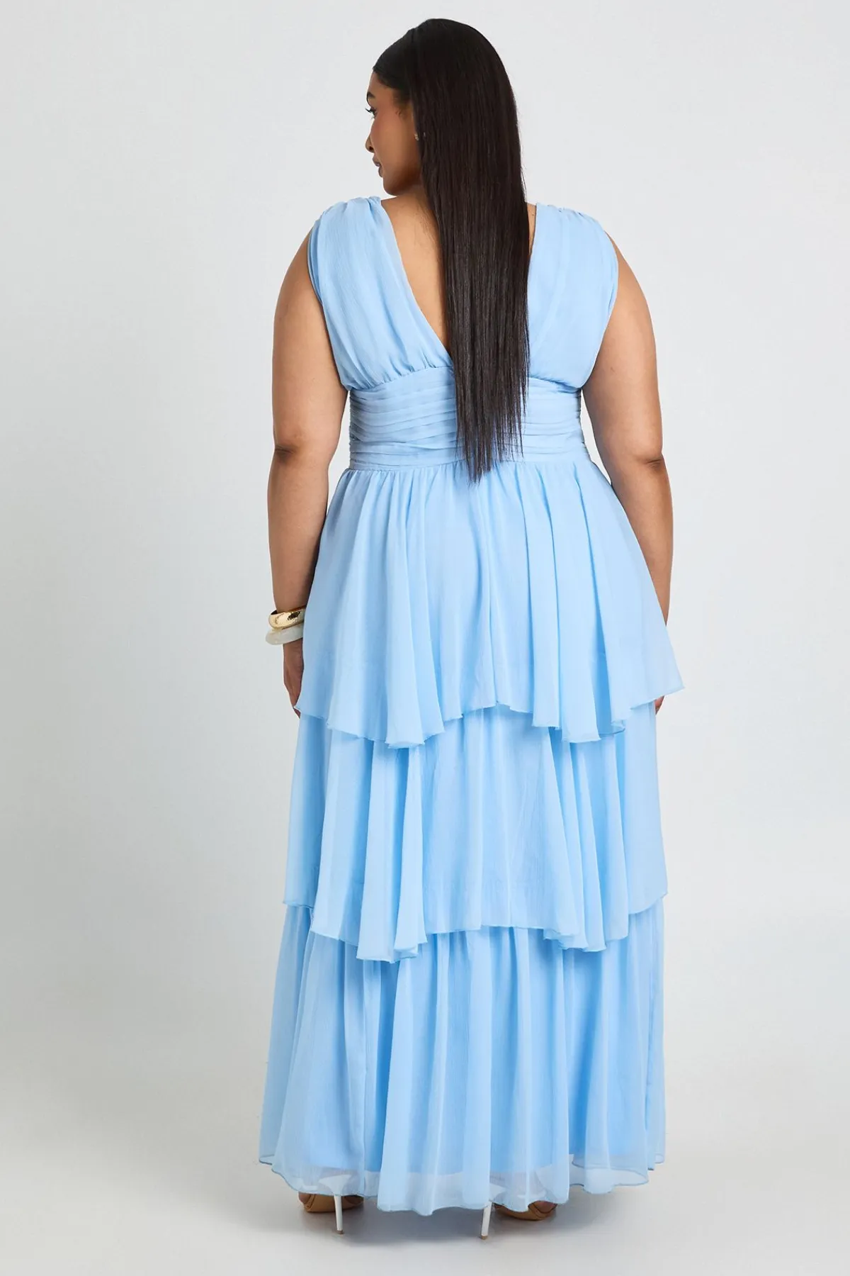 boohoo Robe Longue Grande Taille En Mousseline À Décolleté Plongeant Et Volants Superposés<Femme Toutes Les Robes|Robes Longues