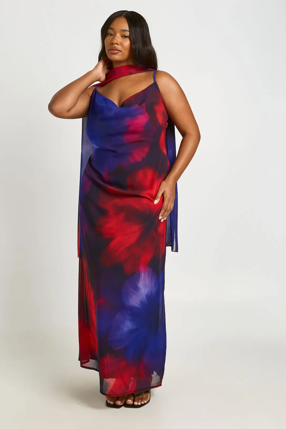 boohoo Robe Longue Grande Taille En Mousseline À Imprimé Floral Et Col Bénitier<Femme Toutes Les Robes|Robes Longues