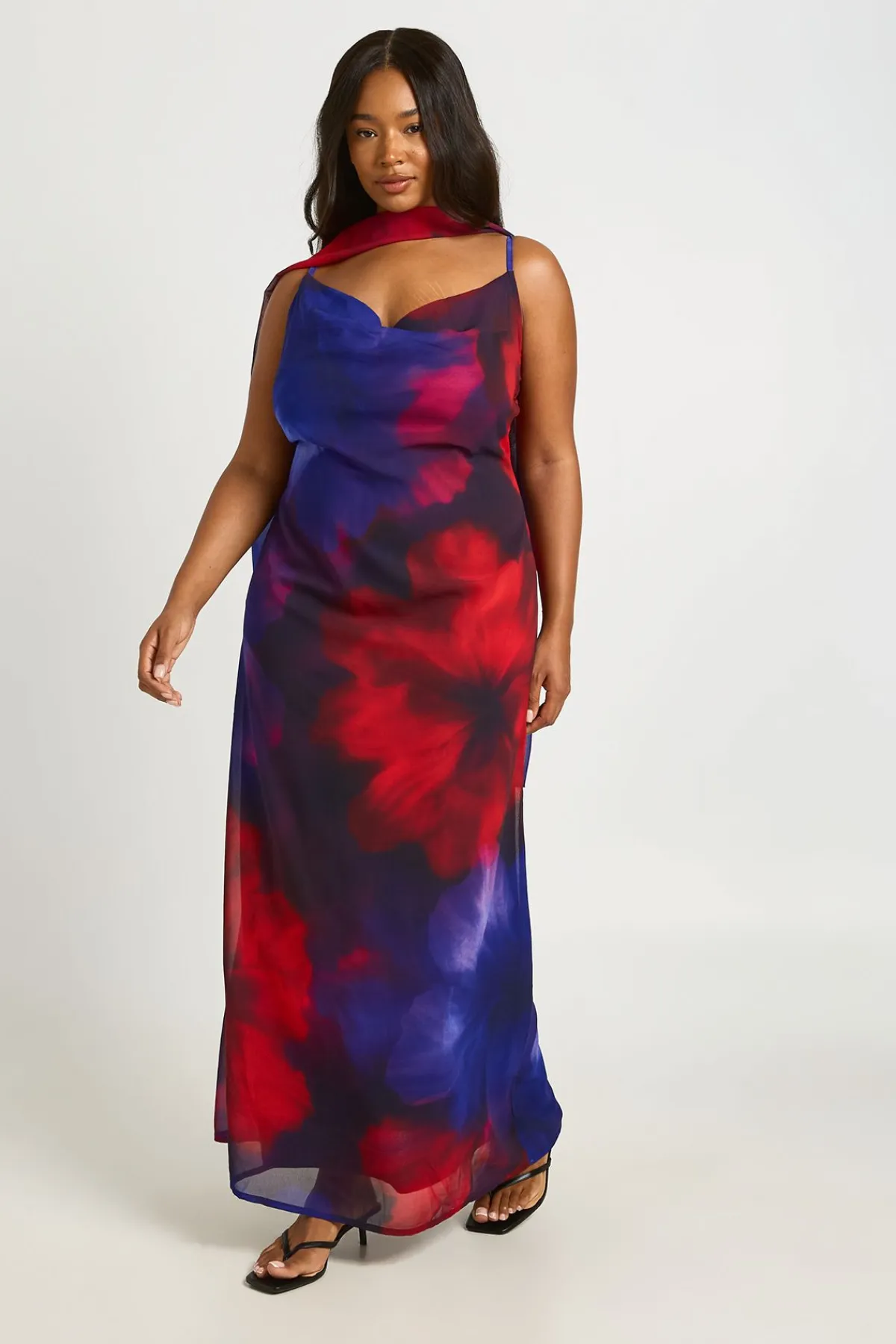 boohoo Robe Longue Grande Taille En Mousseline À Imprimé Floral Et Col Bénitier<Femme Toutes Les Robes|Robes Longues