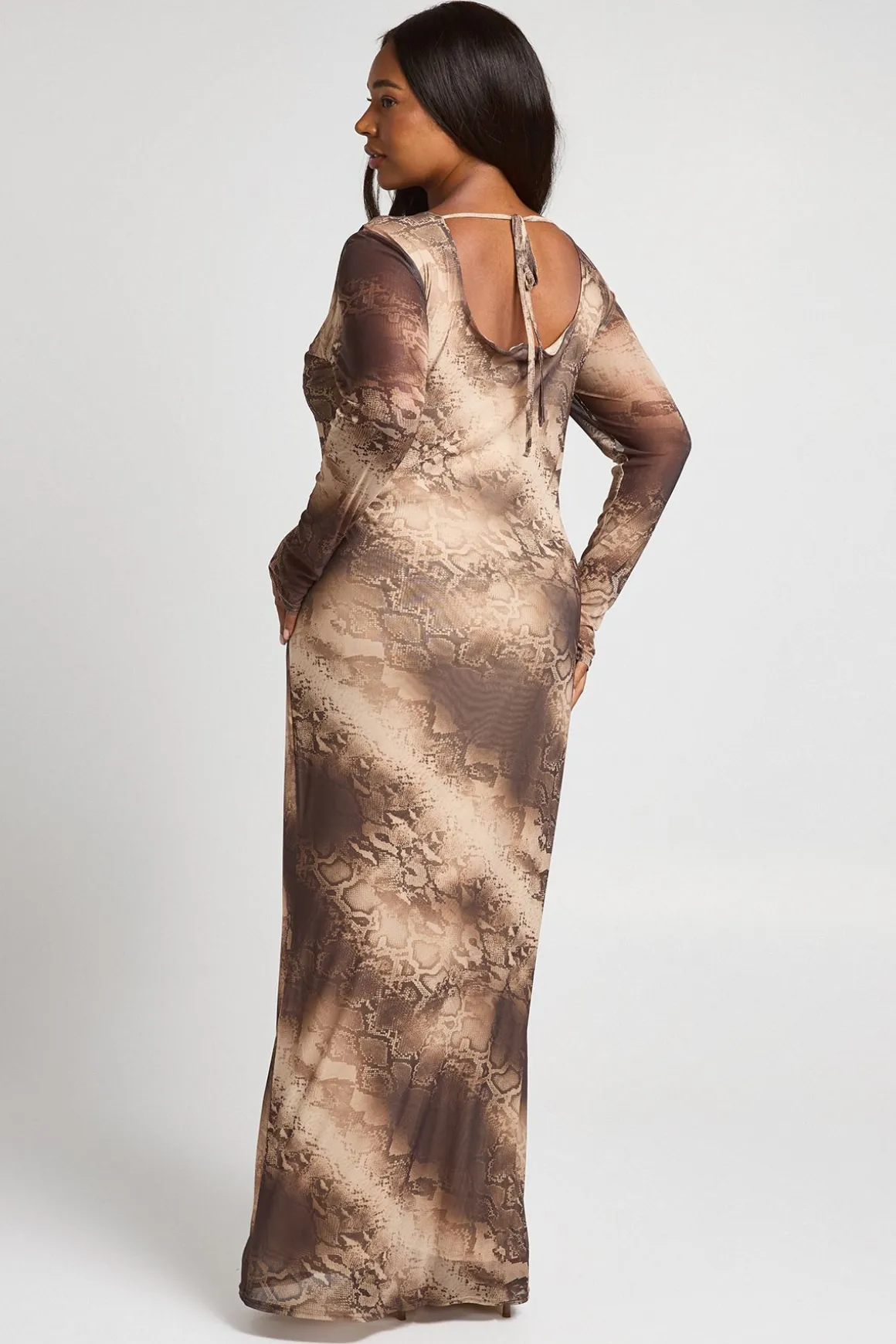 Robe Longue Grande Taille En Mesh Imprimé Synthétique Dos Nu