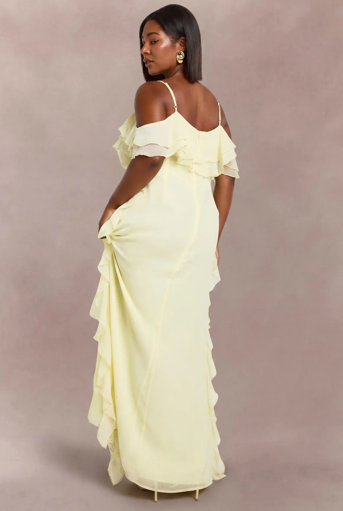 Robe Longue Grande Taille En Mousseline À Volants Et Épaules Dénudées