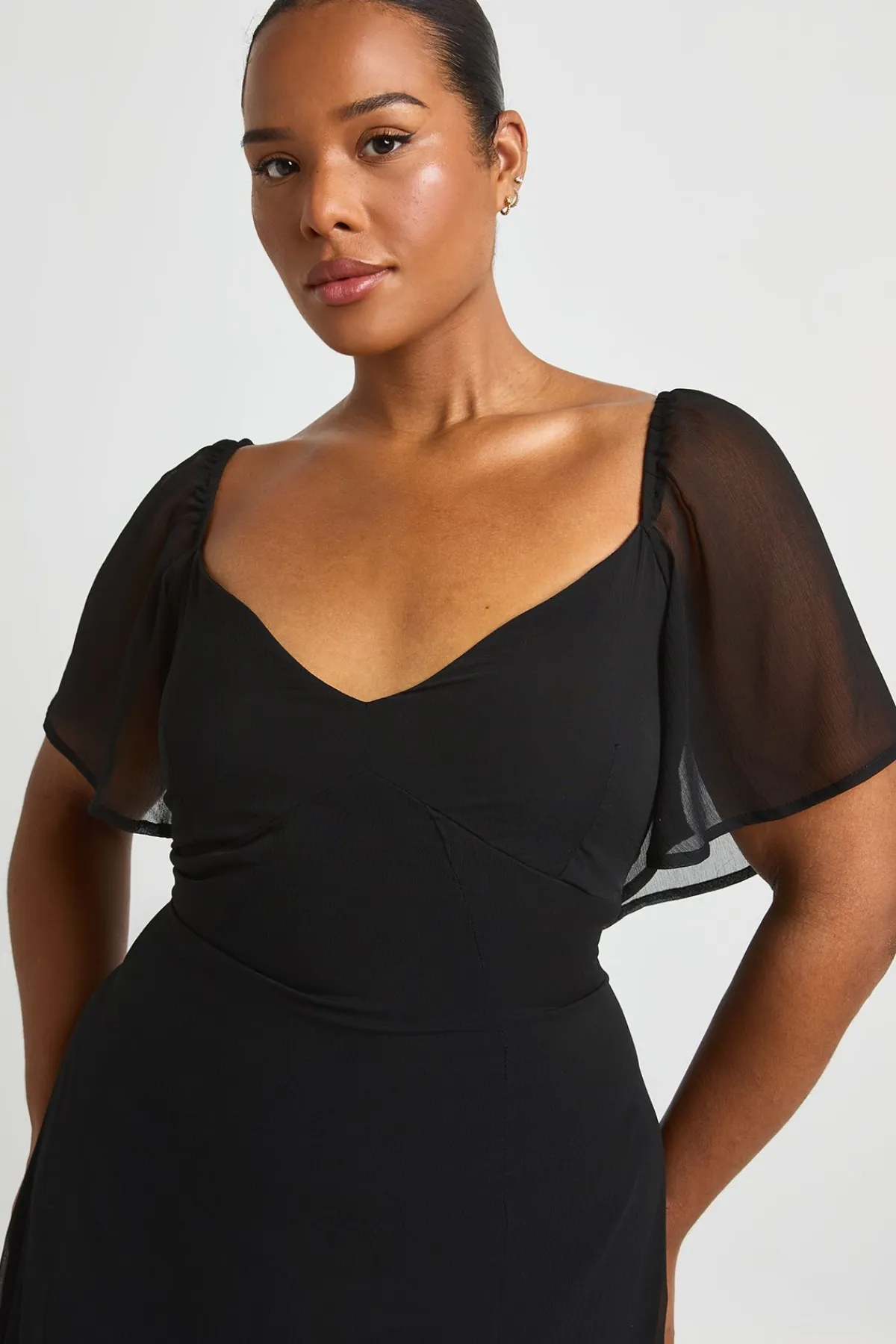 boohoo Robe Longue Grande Taille En Mousseline À Manches Bouffantes Et Volants<Femme Toutes Les Robes|Robes Longues