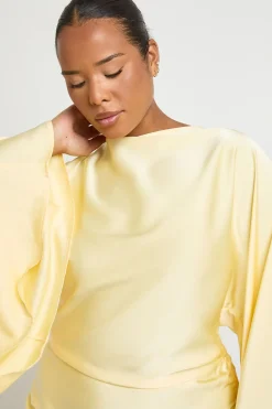 Robe Longue Grande Taille En Satin Sans Manches Avec Détail Froncé Aux Épaules