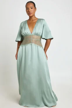Robe Longue Grande Taille En Satin Avec Empiècement En Dentelle Et Manches Papillon