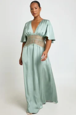 Robe Longue Grande Taille En Satin Avec Empiècement En Dentelle Et Manches Papillon