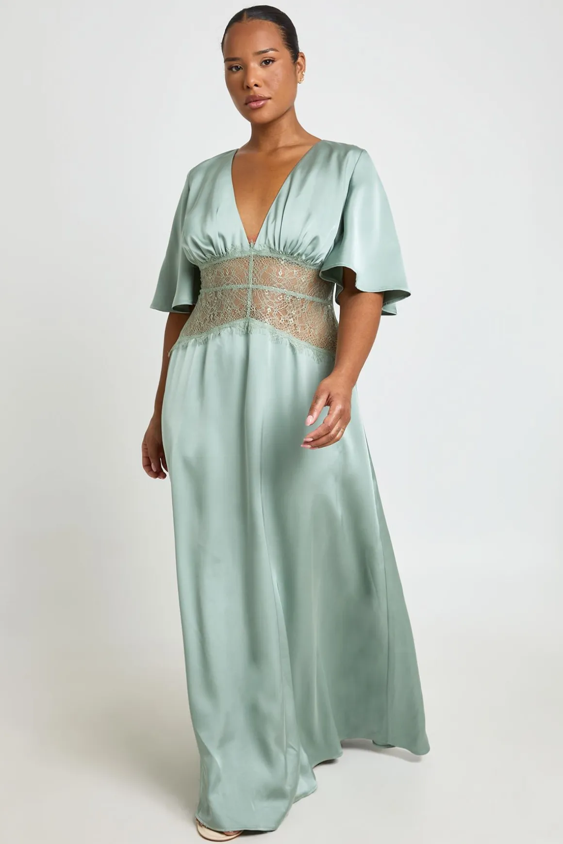 Robe Longue Grande Taille En Satin Avec Empiècement En Dentelle Et Manches Papillon