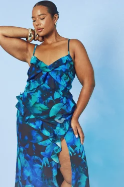 boohoo Robe Longue Grande Taille À Volants Et Bretelles Imprimée<Femme Robes|Robes Longues