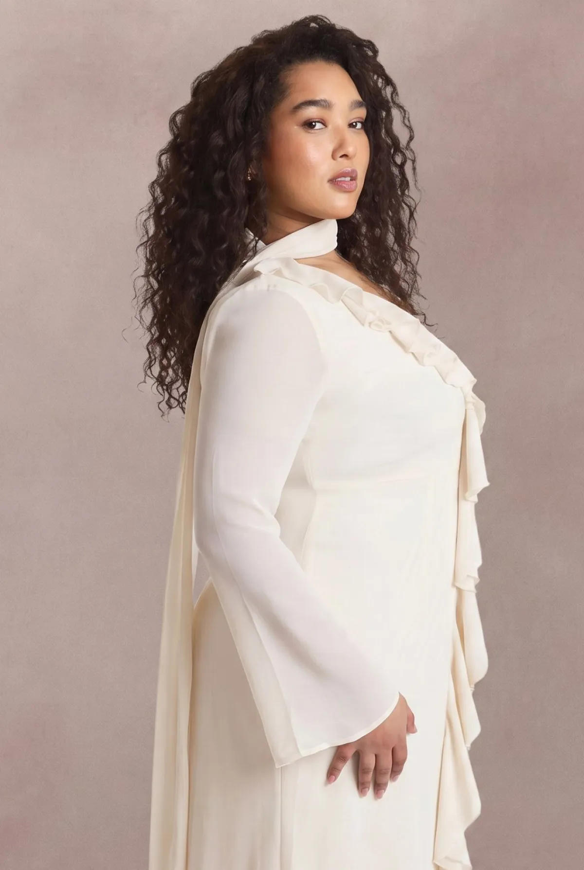 boohoo Robe Longue Grande Taille À Volant Frontal Et Détail Foulard<Femme Robes Moulantes|Robes À Manches Longues