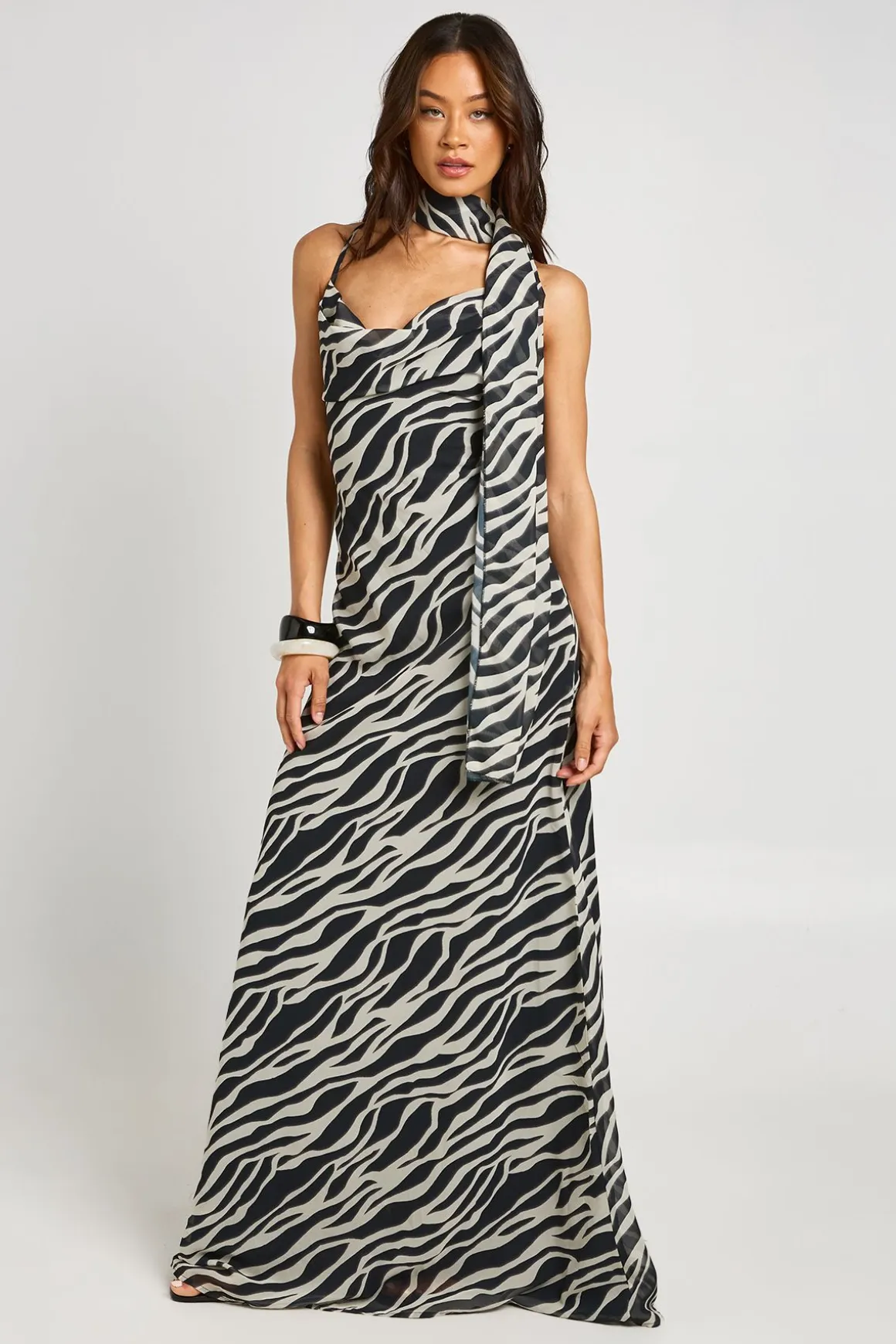 Robe Longue Haute Imprimé Zèbre En Mousseline Col Bénitier Avec Foulard