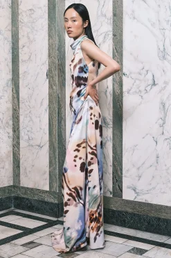 Robe Longue Imprimée En Viscose Satinée Avec Col Drapé