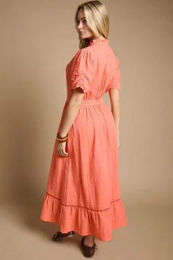 Robe Longue À Manches Courtes Avec Détail Col