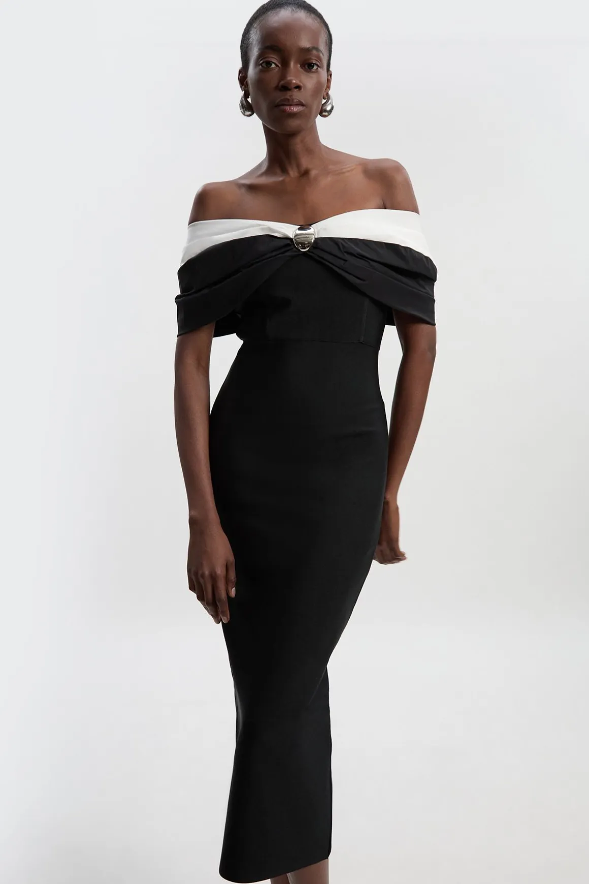 Robe Longue Moulante Bardot en Taffetas