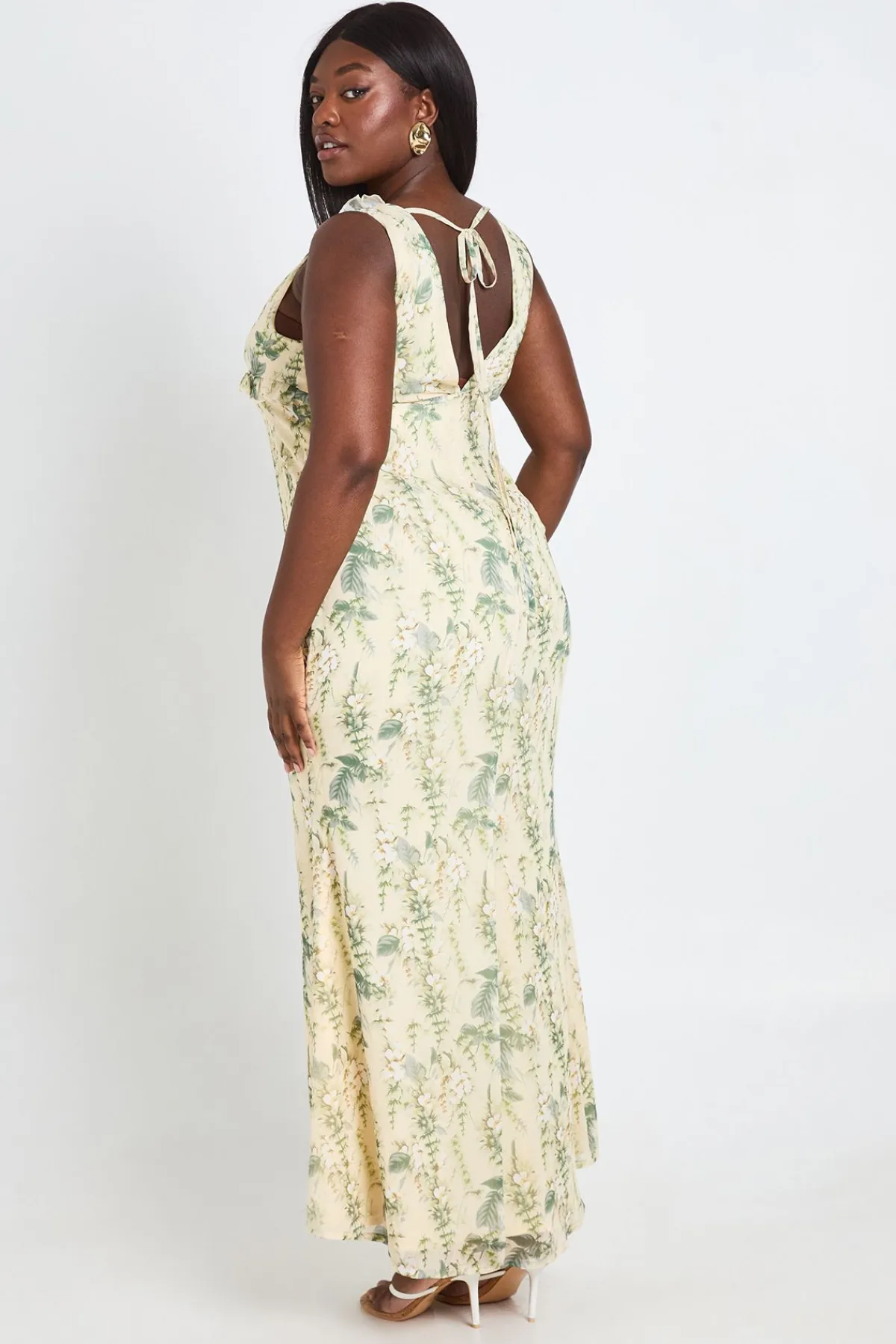 boohoo Robe Longue Nuisette Grande Taille À Imprimé Floral En Mousseline Avec Détails À Volants<Femme Robes|Robes Longues