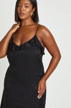 boohoo Robe Longue Nuisette Grande Taille À Volants Effet Dévoré<Femme Toutes Les Robes|Robes Longues
