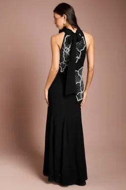 Robe Longue Ornée Avec Plis Godets