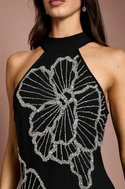 Robe Longue Ornée Avec Plis Godets