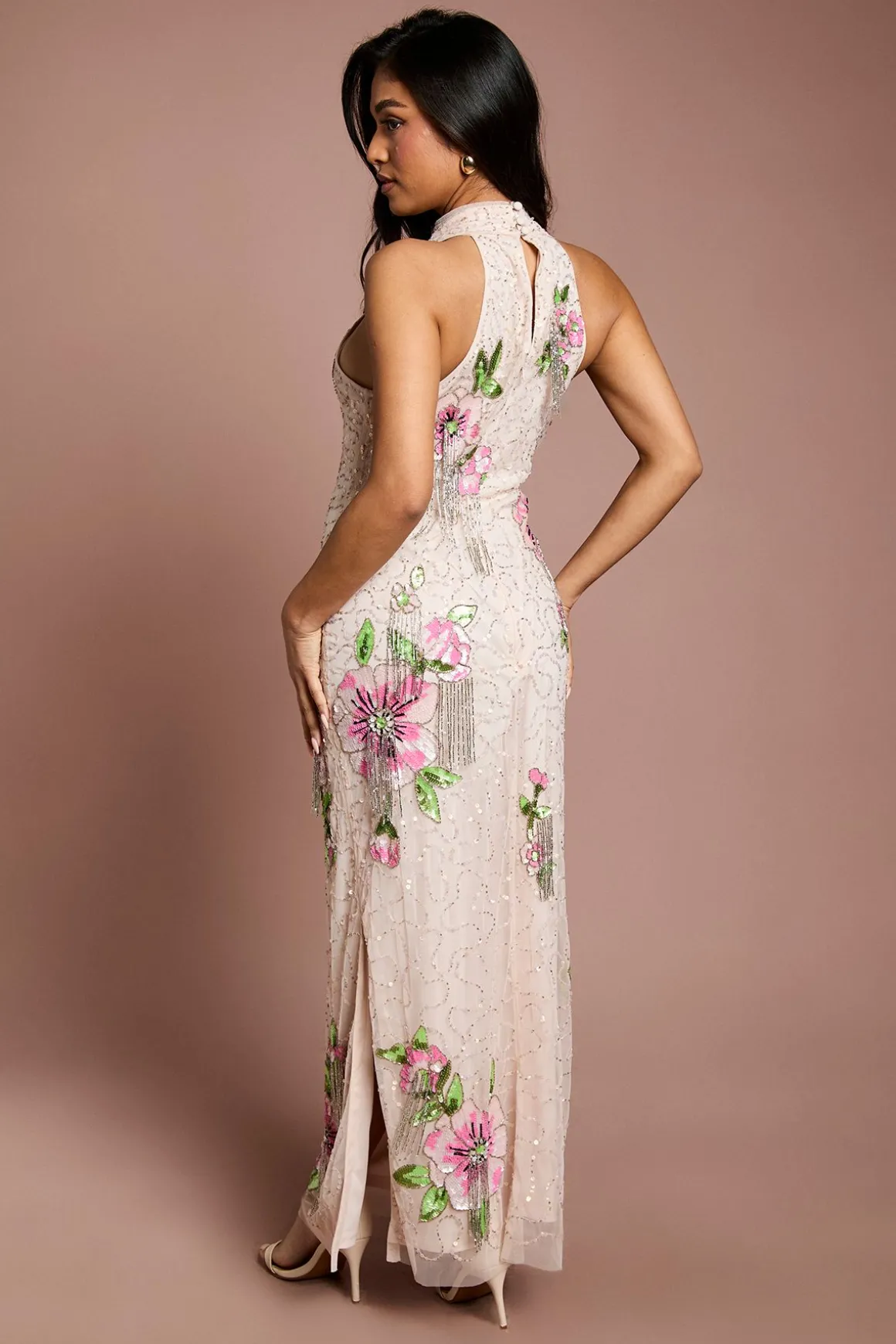 Robe Longue Petite À Col Montant Et Sequins Floraux