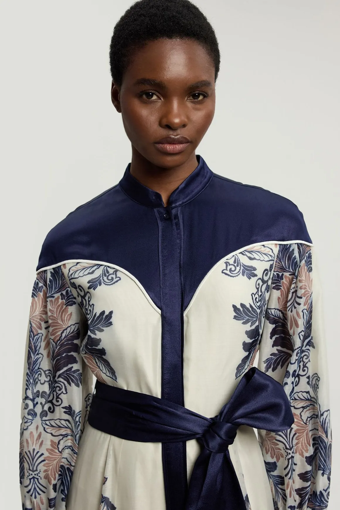 Robe Longue Petite À Imprimé Foulard En Mélange D'organdi Et Satin