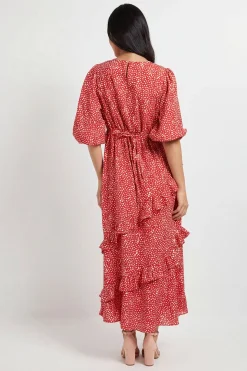 Robe Longue Petite Taille Rouge À Motif Cœurs Avec Manches Volumineuses Et Détails À Volants