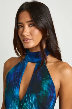 boohoo Robe Longue Plissée À Col Montant Et Imprimé Abstrait<Femme Toutes Les Robes|Robes Longues