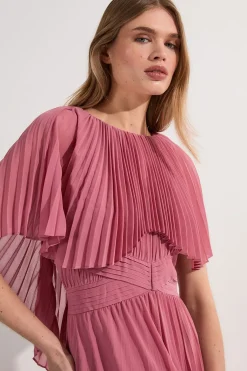 Robe longue plissée à manches cape et dos bas