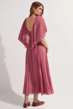 Robe longue plissée à manches cape et dos bas