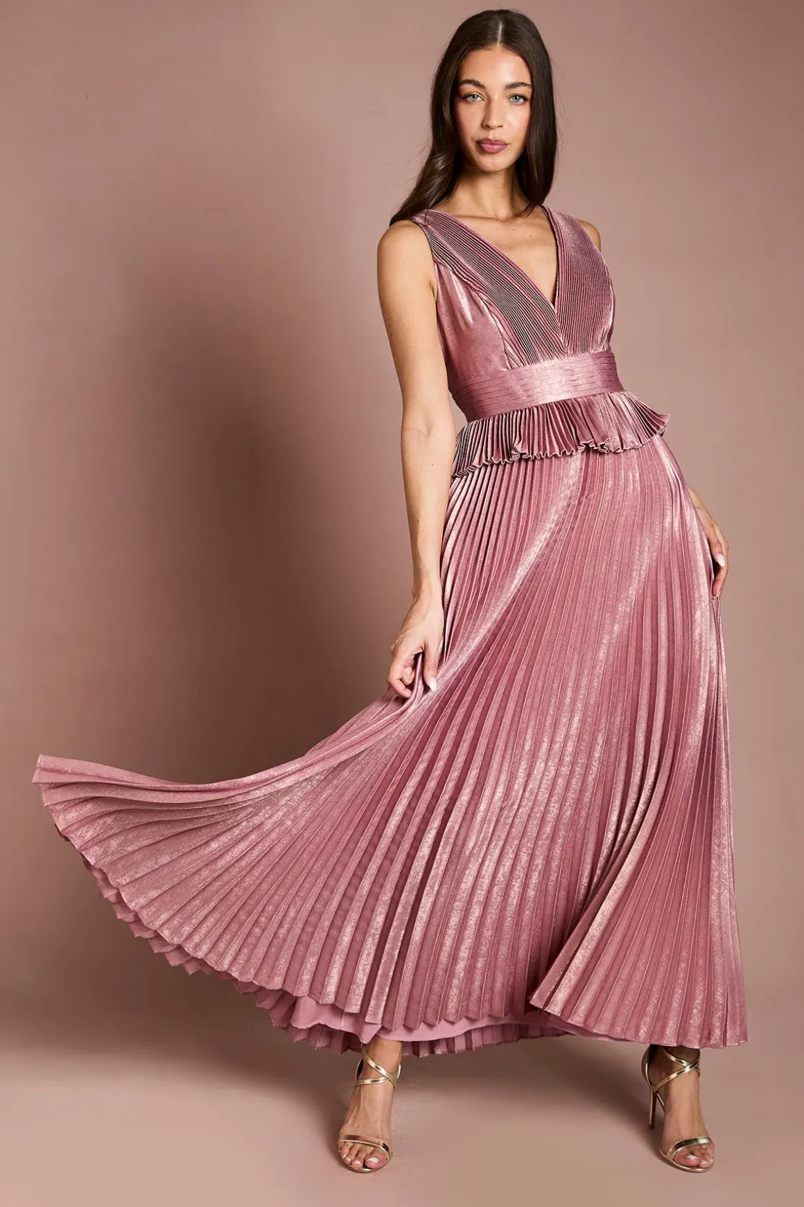 Robe Longue Plissée Métallisée Sans Manches Avec Basque