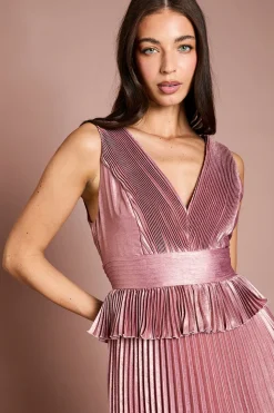 Robe Longue Plissée Métallisée Sans Manches Avec Basque