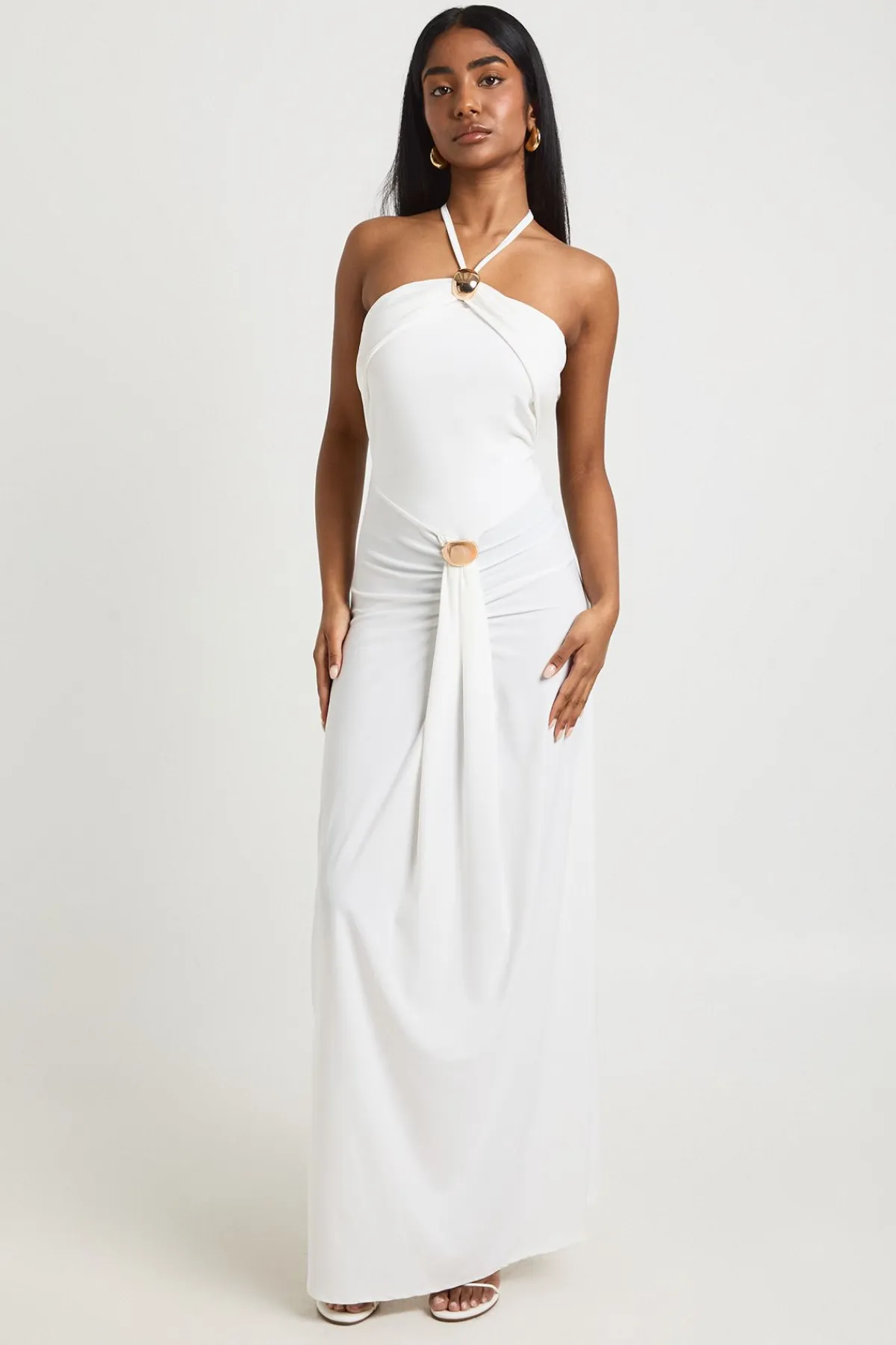 boohoo Robe Longue Près Du Corps À Col Licou Avec Détail Doré Et Fronces Sur Le Devant<Femme Robes|Robes De Soirée