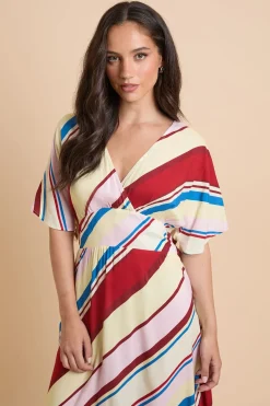 Robe Longue À Rayures Avec Manches Cape Et Décolleté Plongeant En V