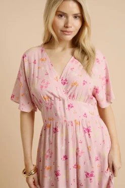 Robe Longue Rose À Col Plongeant En V Et Manches Cape Motif Fleuri Ditsy