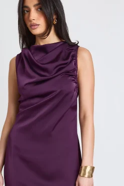 Robe Longue Sans Manches En Satin Avec Détail D'épaule Froncé