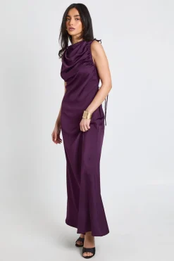 Robe Longue Sans Manches En Satin Avec Détail D'épaule Froncé