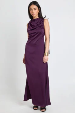 Robe Longue Sans Manches En Satin Avec Détail D'épaule Froncé