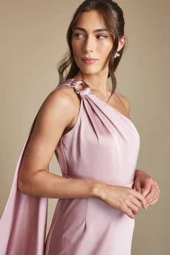 Robe Longue Satinée Asymétrique Petite Taille Pour Demoiselle D'honneur Avec Finition Dorée