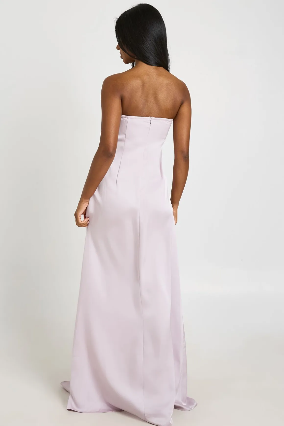 Robe Longue Satinée À Bustier Froncé Et Drapé Frontal