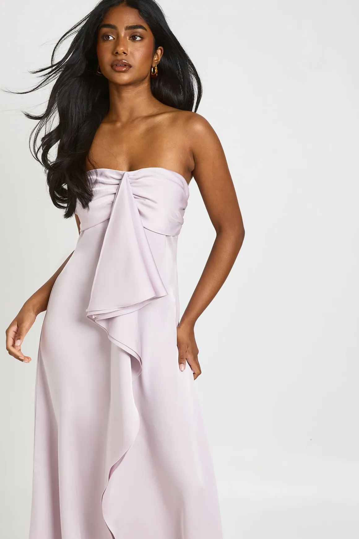 Robe Longue Satinée À Bustier Froncé Et Drapé Frontal