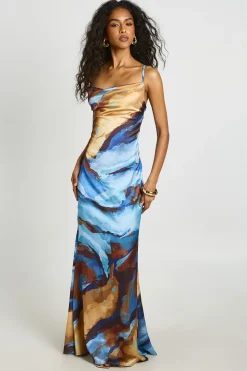 Robe Longue Satinée À Col Bénitier Et Imprimé Abstrait Tonal