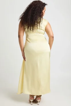boohoo Robe Longue Satinée Col Montant Grande Taille Avec Bordure En Dentelle<Femme Satin Et Dentelle|Robes Bal De Promo
