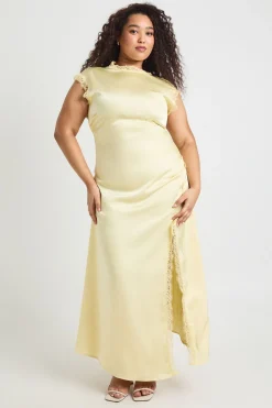 boohoo Robe Longue Satinée Col Montant Grande Taille Avec Bordure En Dentelle<Femme Satin Et Dentelle|Robes Bal De Promo