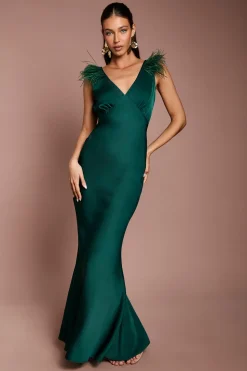 Robe Longue Satinée Col V Avec Détail Plumes Aux Épaules